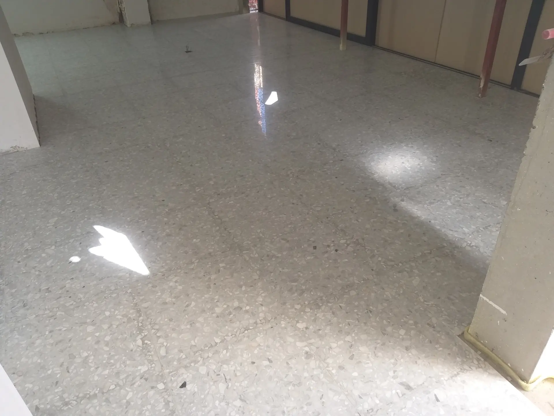Terrazzo en keramiek voor een volledige renovatie